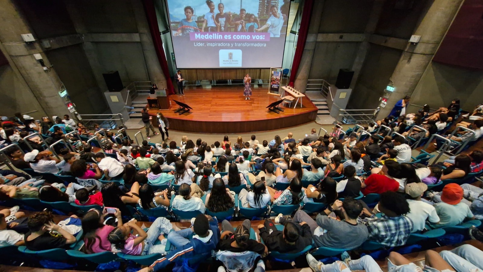 Medellín exaltó el poder transformador del liderazgo de 310 menores de edad