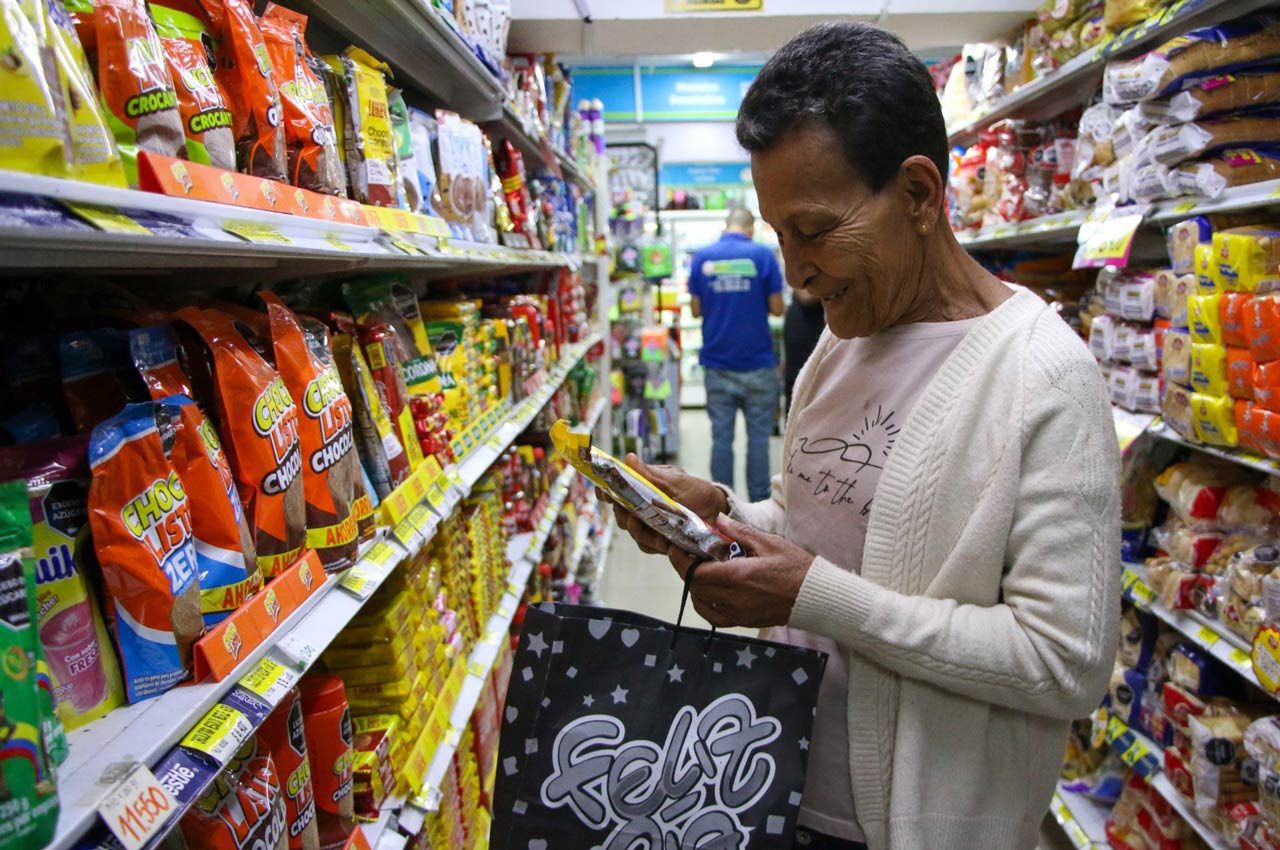 El Distrito entregó cerca de 125.000 bonos y paquetes alimentarios a familias vulnerables en 2024