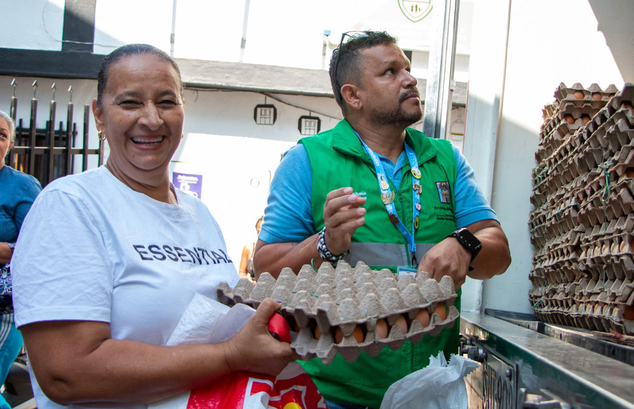 El Distrito entregó cerca de 125.000 bonos y paquetes alimentarios a familias vulnerables en 2024