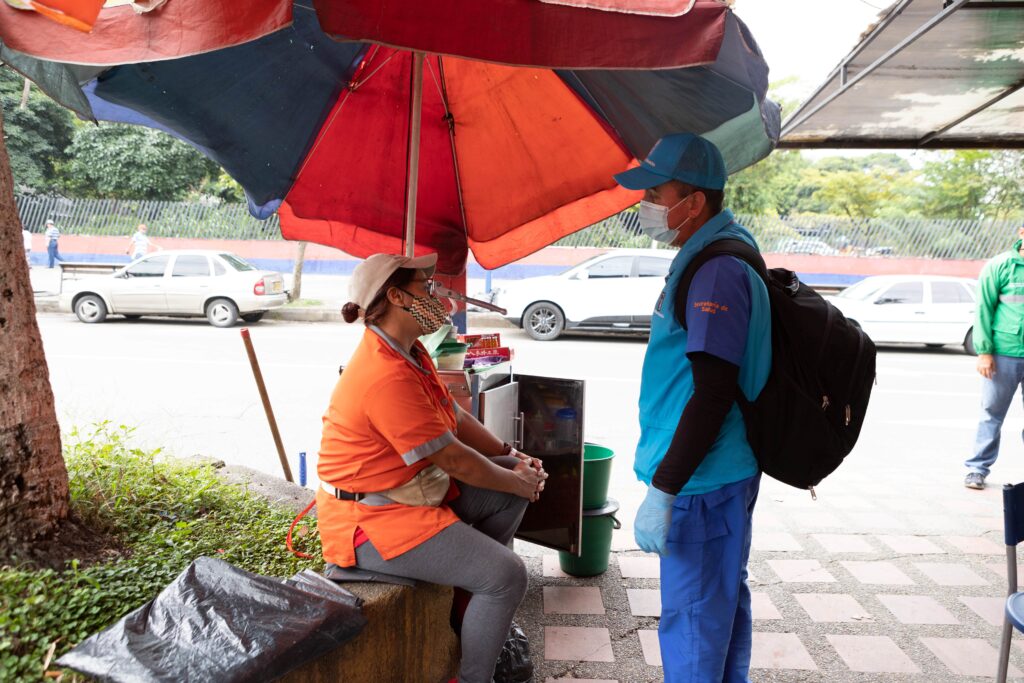 Trabajador realizando labores de inspección