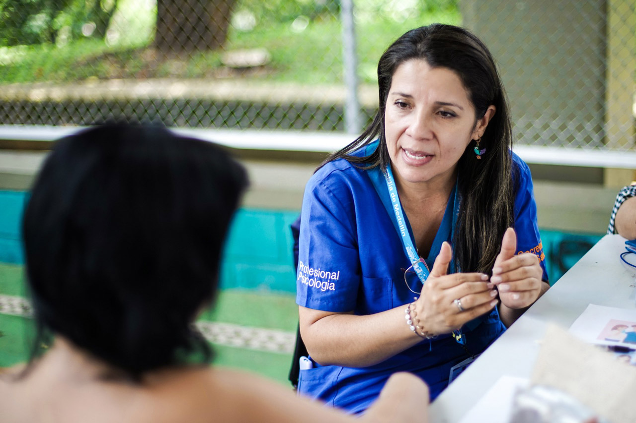 300 mil estudiantes de Medellín podrán recibir acompañamiento en salud mental y bienestar integral en 2025 300 mil estudiantes de Medellín podrán recibir acompañamiento en salud mental y bienestar integral en 2025