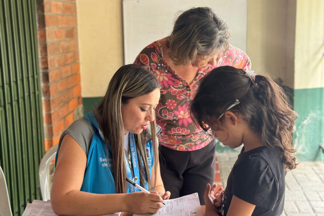 300 mil estudiantes de Medellín podrán recibir acompañamiento en salud mental y bienestar integral en 2025 300 mil estudiantes de Medellín podrán recibir acompañamiento en salud mental y bienestar integral en 2025