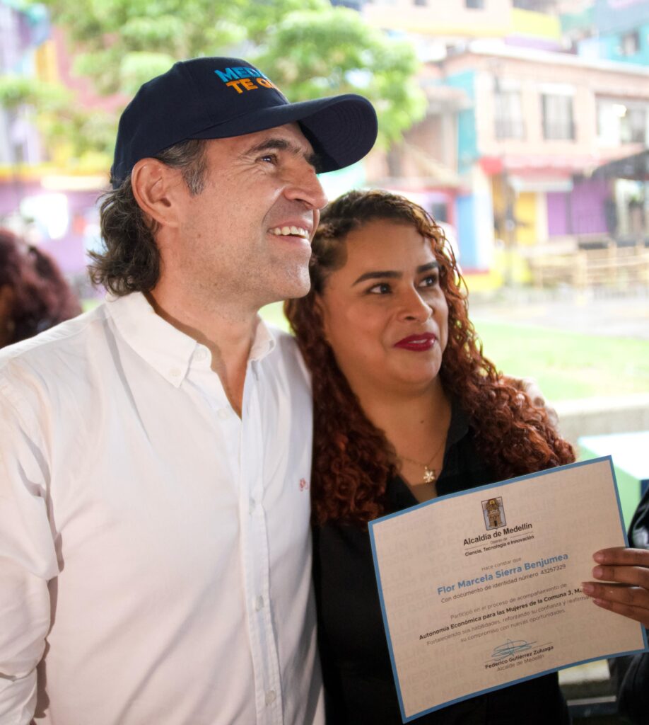 Federico Gutiérrez en evento madres cabeza de familia
