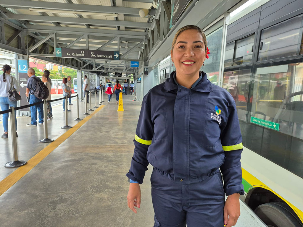 Foto de Luz Posada en una estación