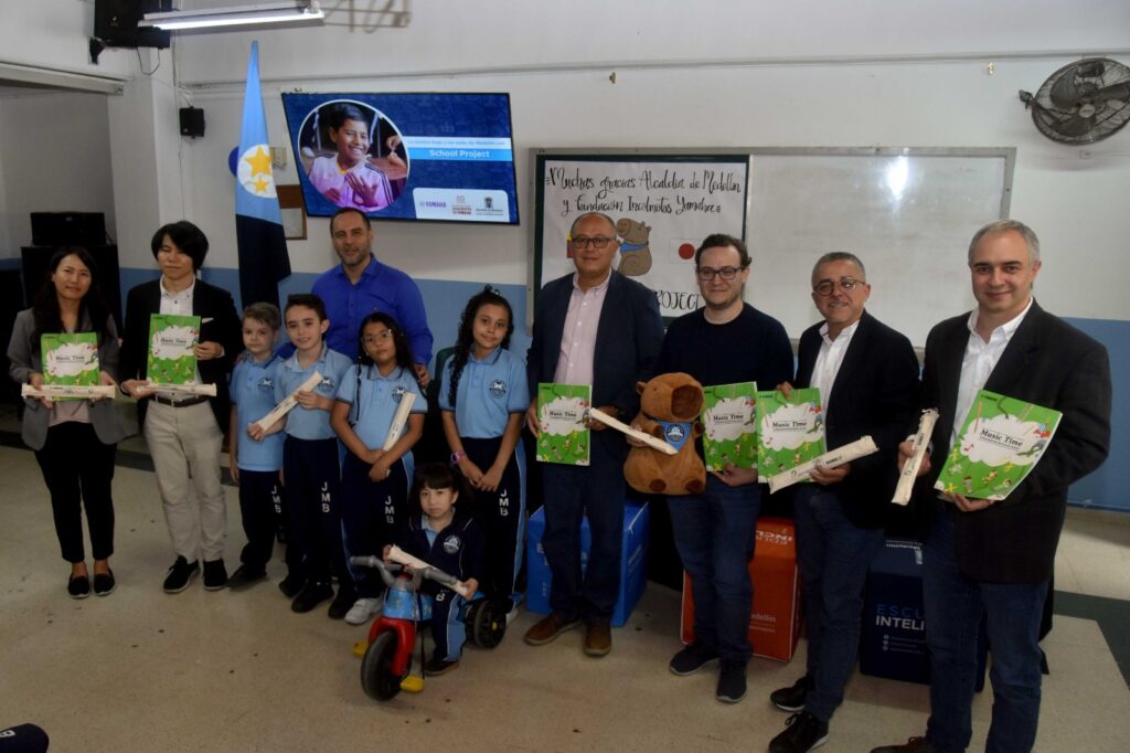 Foto evento niños del proyecto escolar japonés para transformar la formación musical