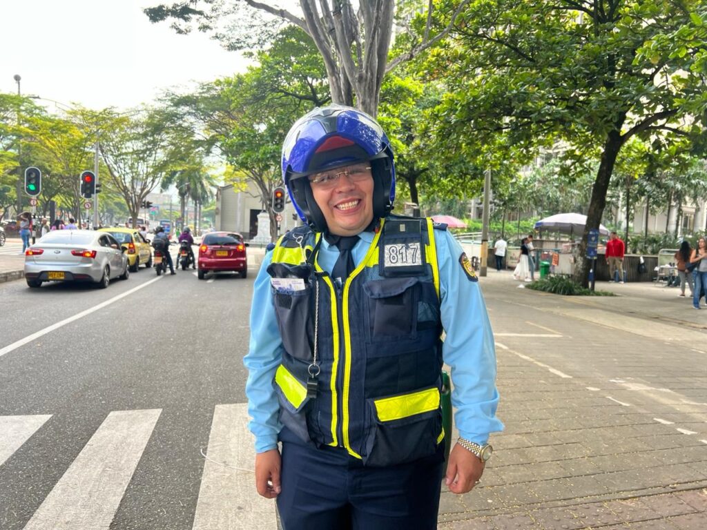 Steven Lora Giraldo agente de tránsito de Medellín.