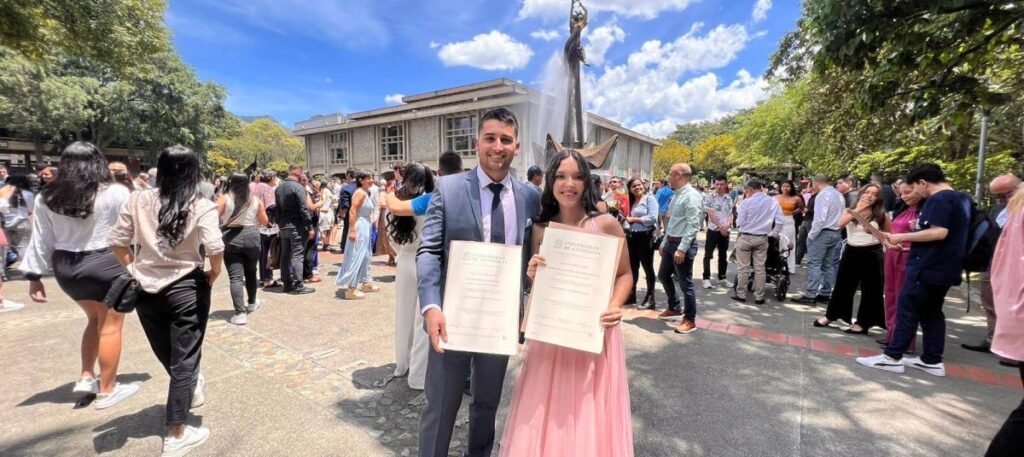 Foto De Maria Alejandra en su graduación