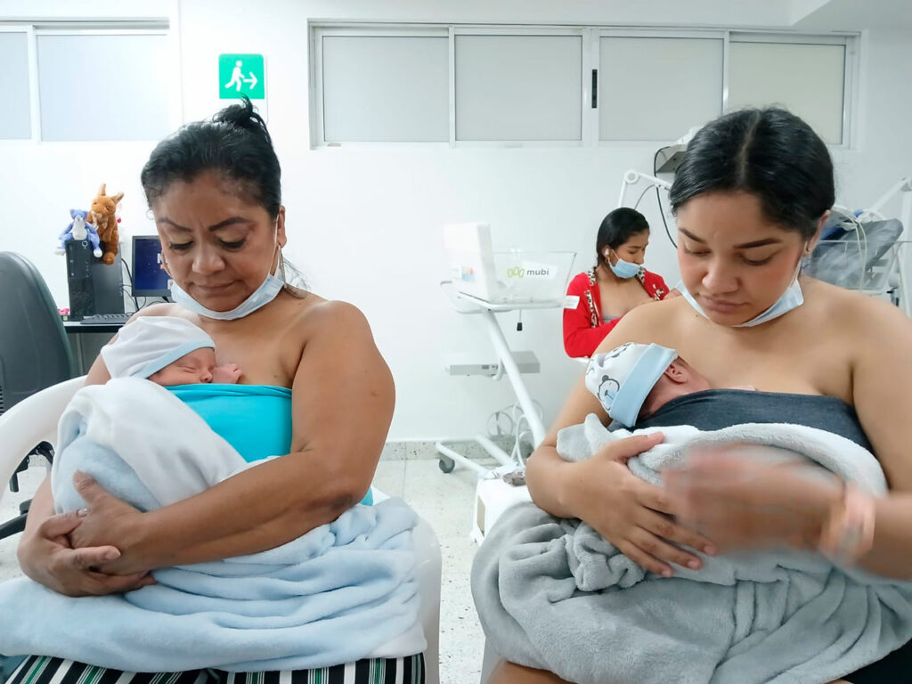 Mamás canguro con sus bebés