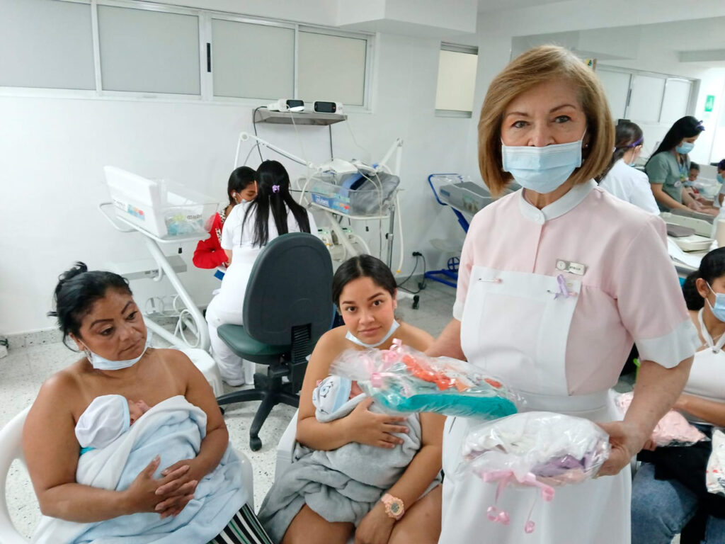 Miriam con mamás voluntarias un relato de supervivencia