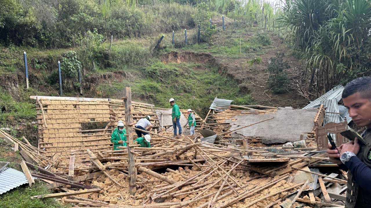 La Alcaldía de Medellín intensifica operativos contra edificaciones ilegales en San Antonio de Prado