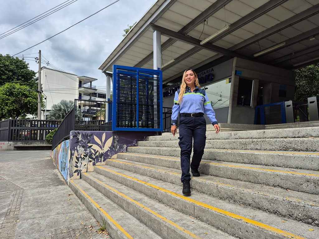 Luz Posada en la portería del Pascual bravo