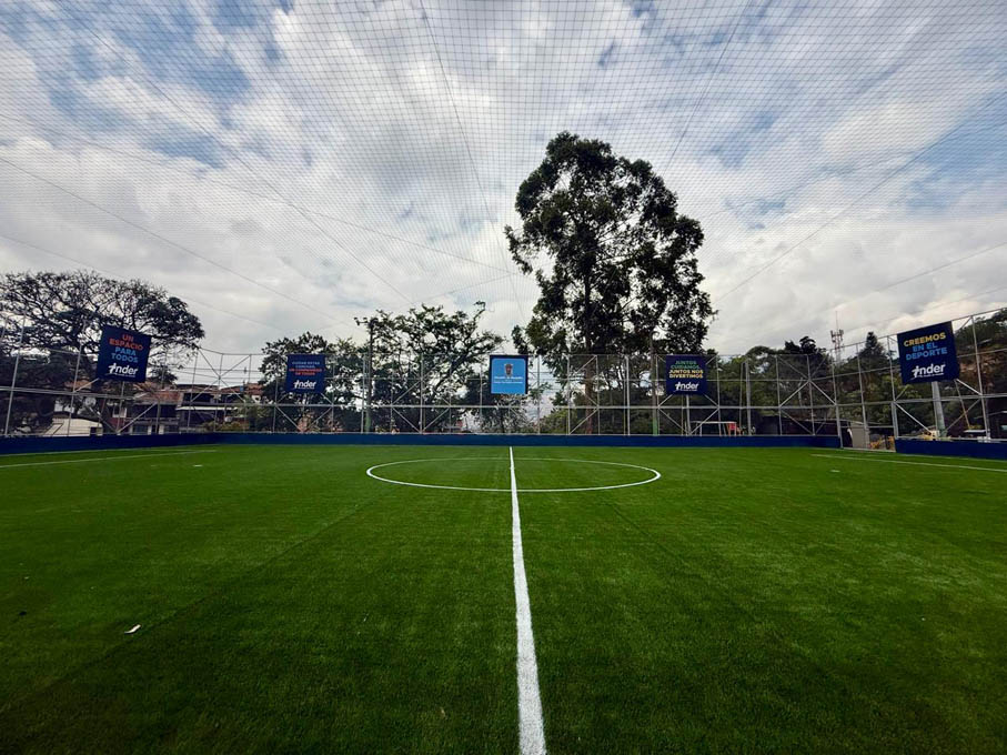 Así luce ahora la renovada cancha de fútbol en Aranjuez