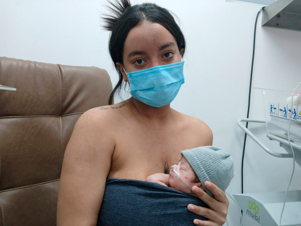 Sara mamá de Violeta