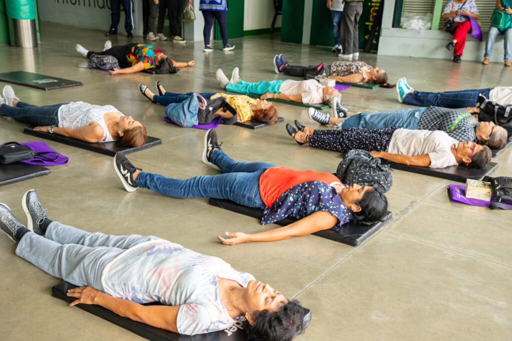 8 de marzo yoga Medellín saludable