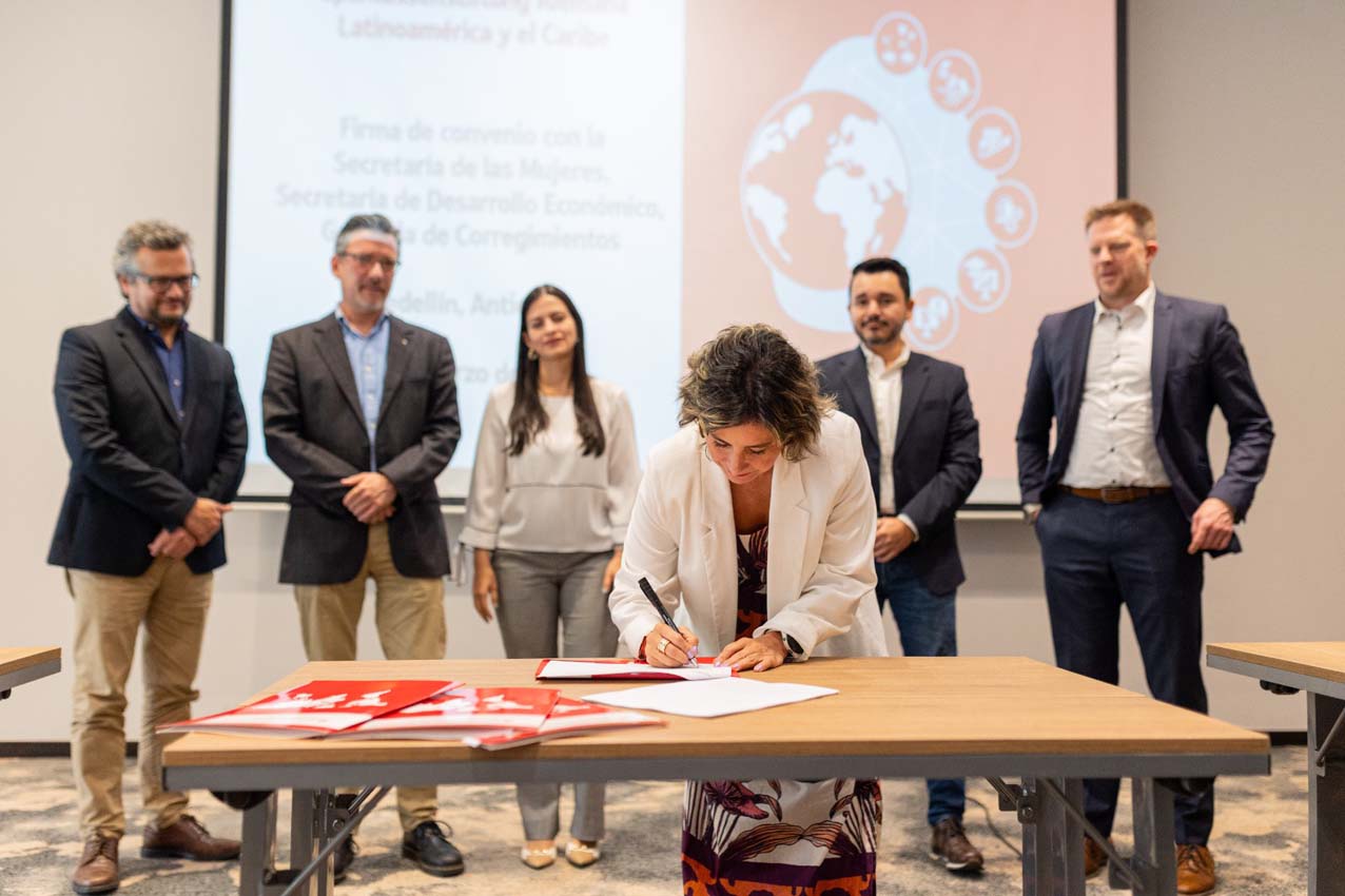 Medellín firma acuerdo con cooperación alemana para fortalecer la autonomía económica de las mujeres
