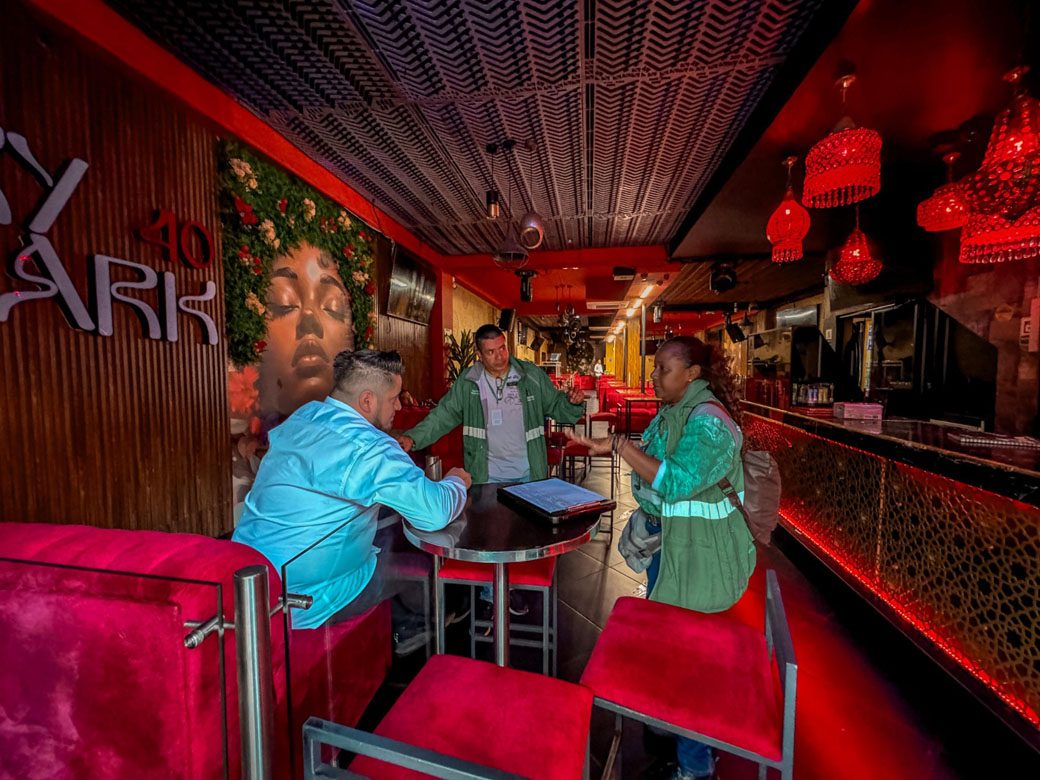 Alcaldía de Medellín abre convocatoria para 300 bares y discotecas en estrategia de control de ruido Alcaldía de Medellín abre convocatoria para 300 bares y discotecas en estrategia de control de ruido