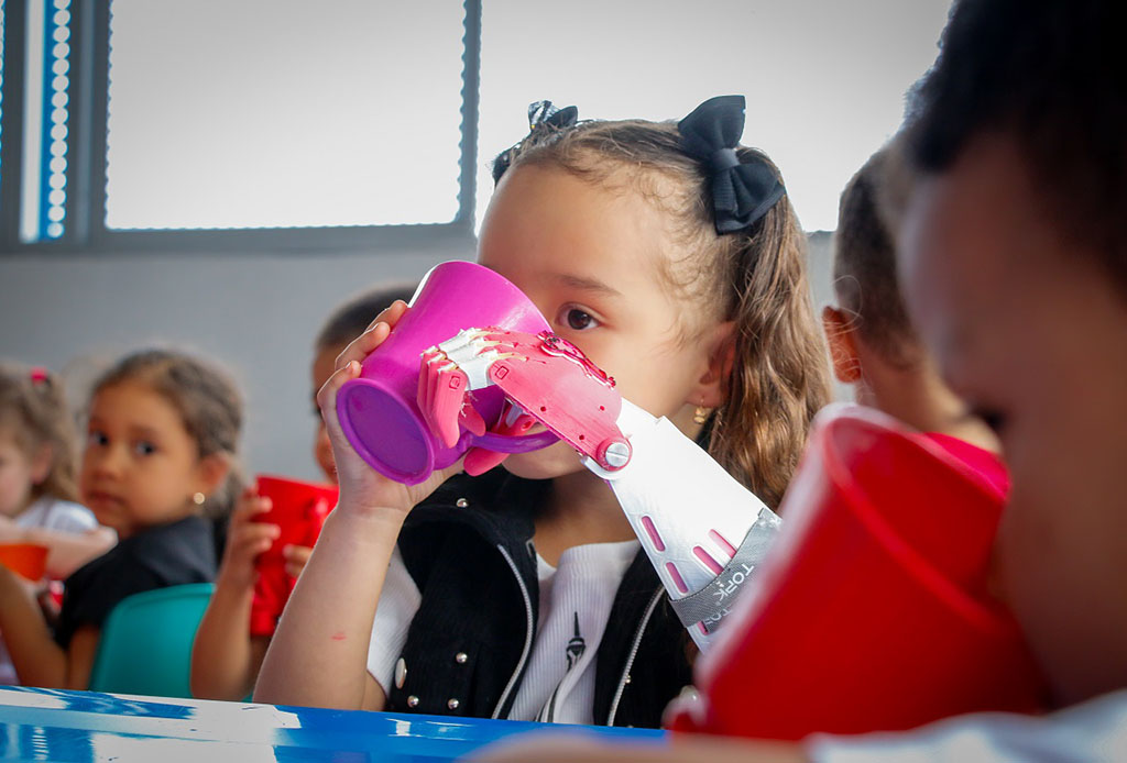 Imagen de Ammy tomando jugo