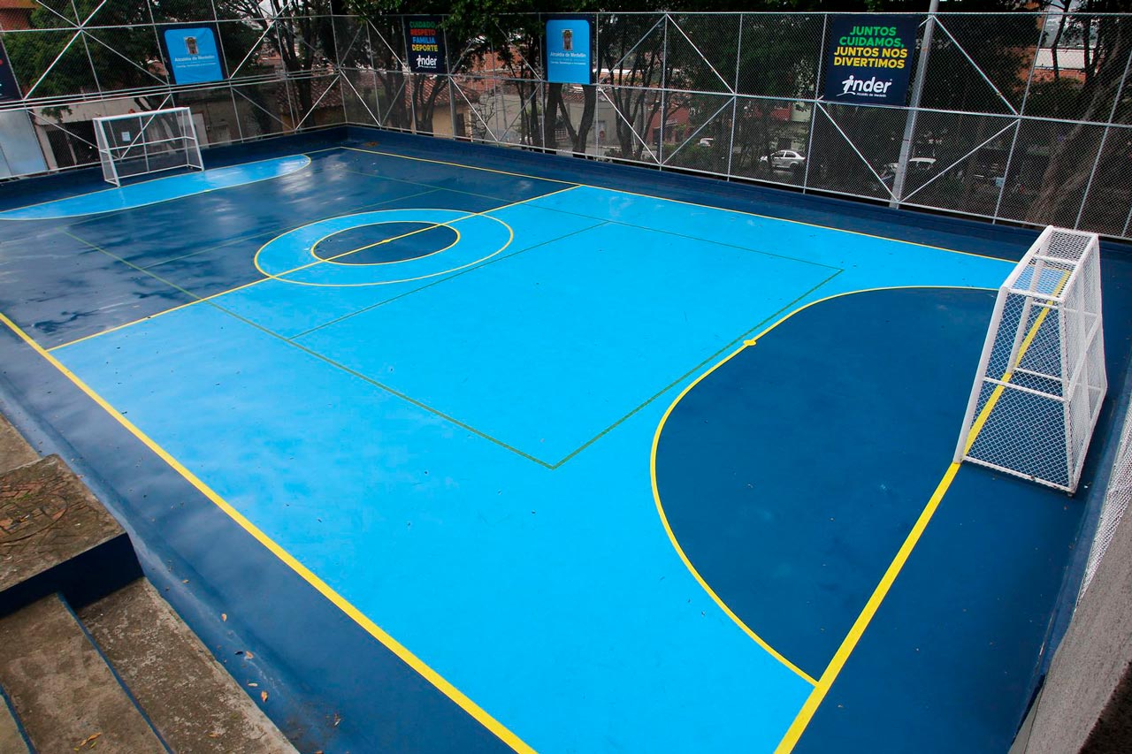 Escenarios deportivos renovados en Manrique y Aranjuez