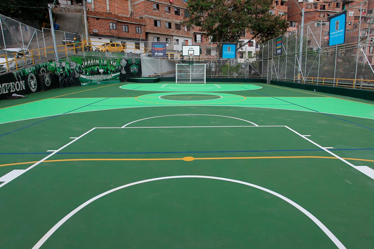 Escenarios deportivos renovados en Manrique y Aranjuez