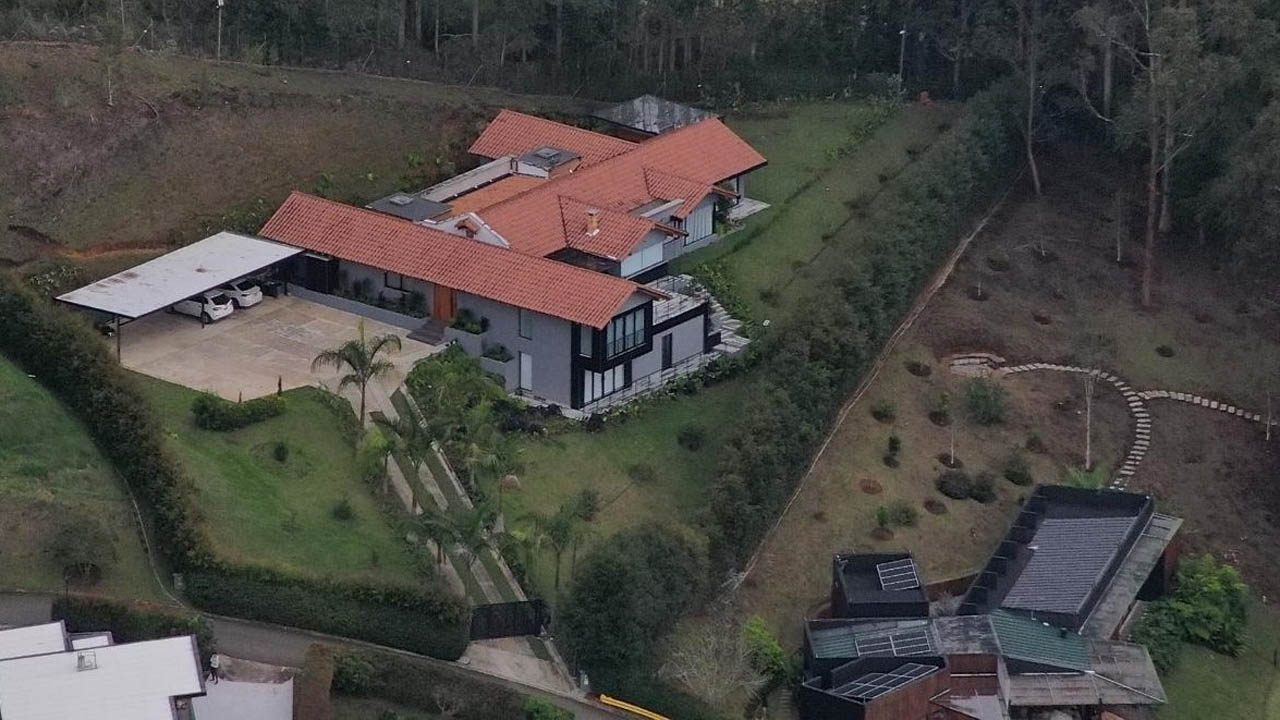 Un juez revocó la detención domiciliaria de alias ‘Keiler’, acusado de tráfico de drogas en el nororiente de Medellín, y lo envió a prisión