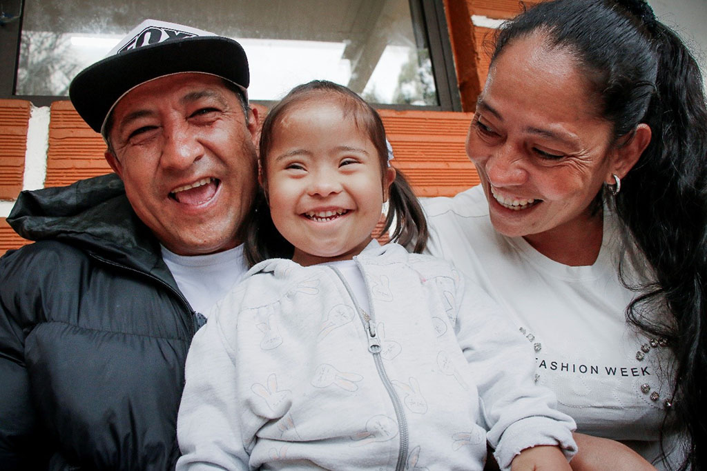 Imagen María Celeste con sus padres Buen Comienzo