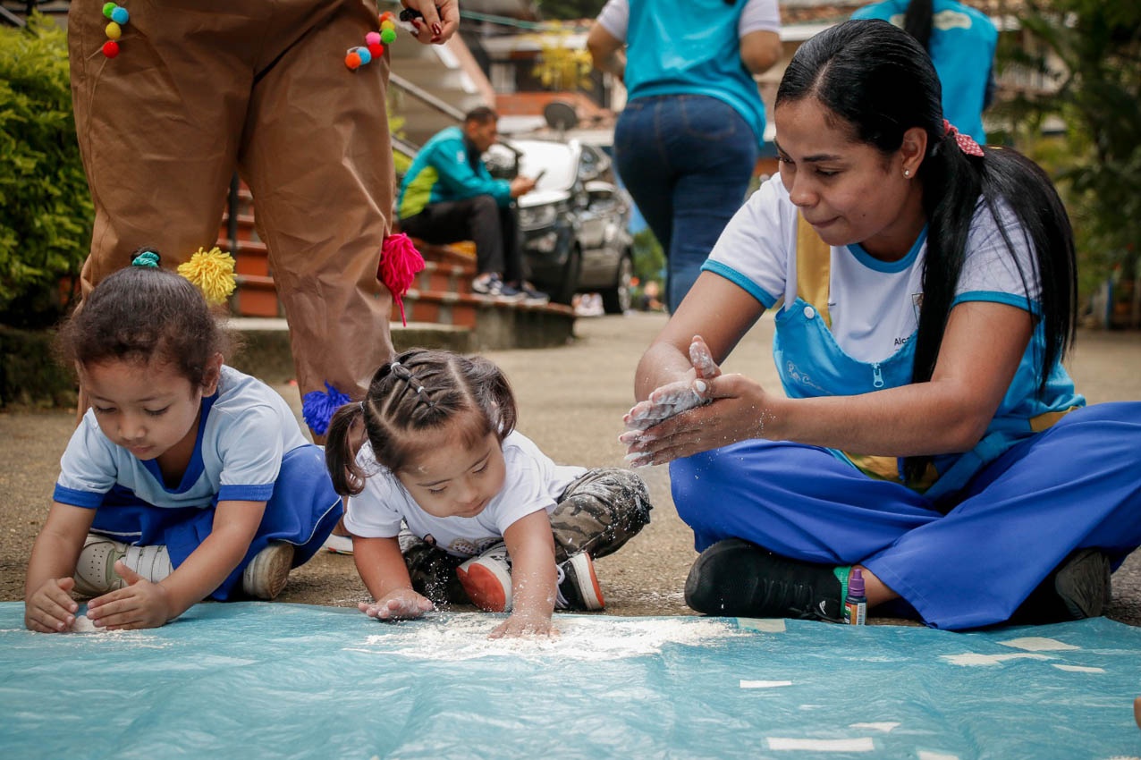 Buen Comienzo sigue fortaleciendo la atención a 1.726 niñas y niños con discapacidades o alertas en el desarrollo