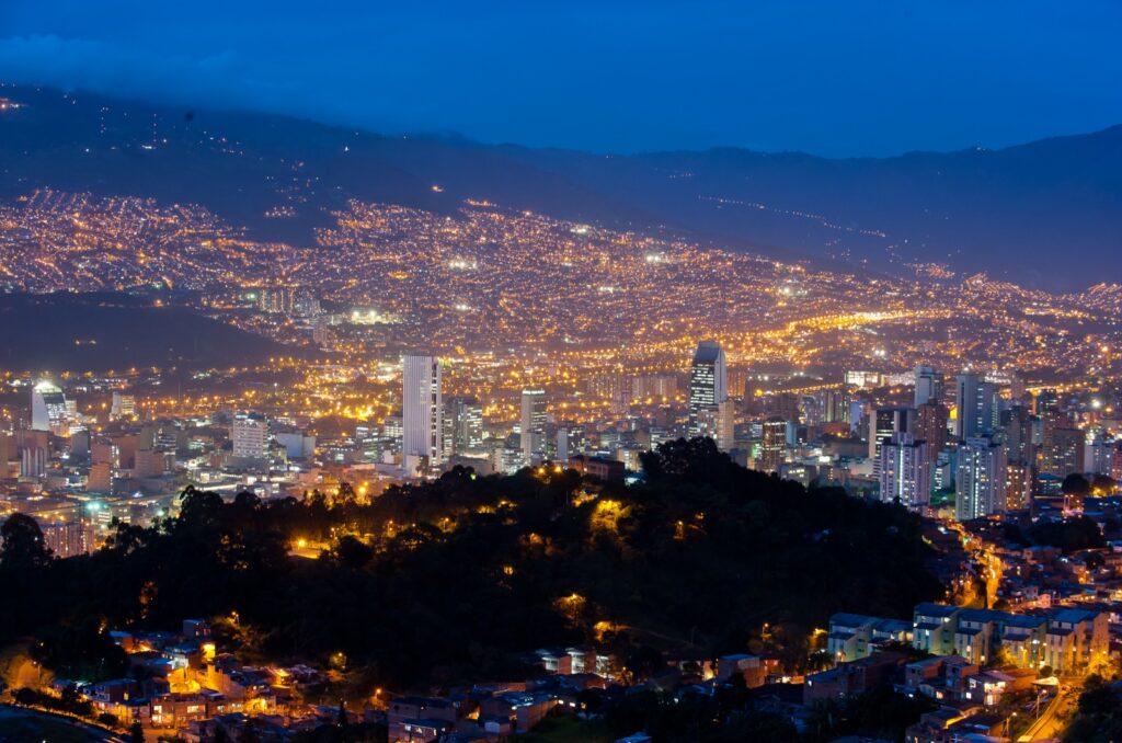 Imagen panorámica Medellín noche