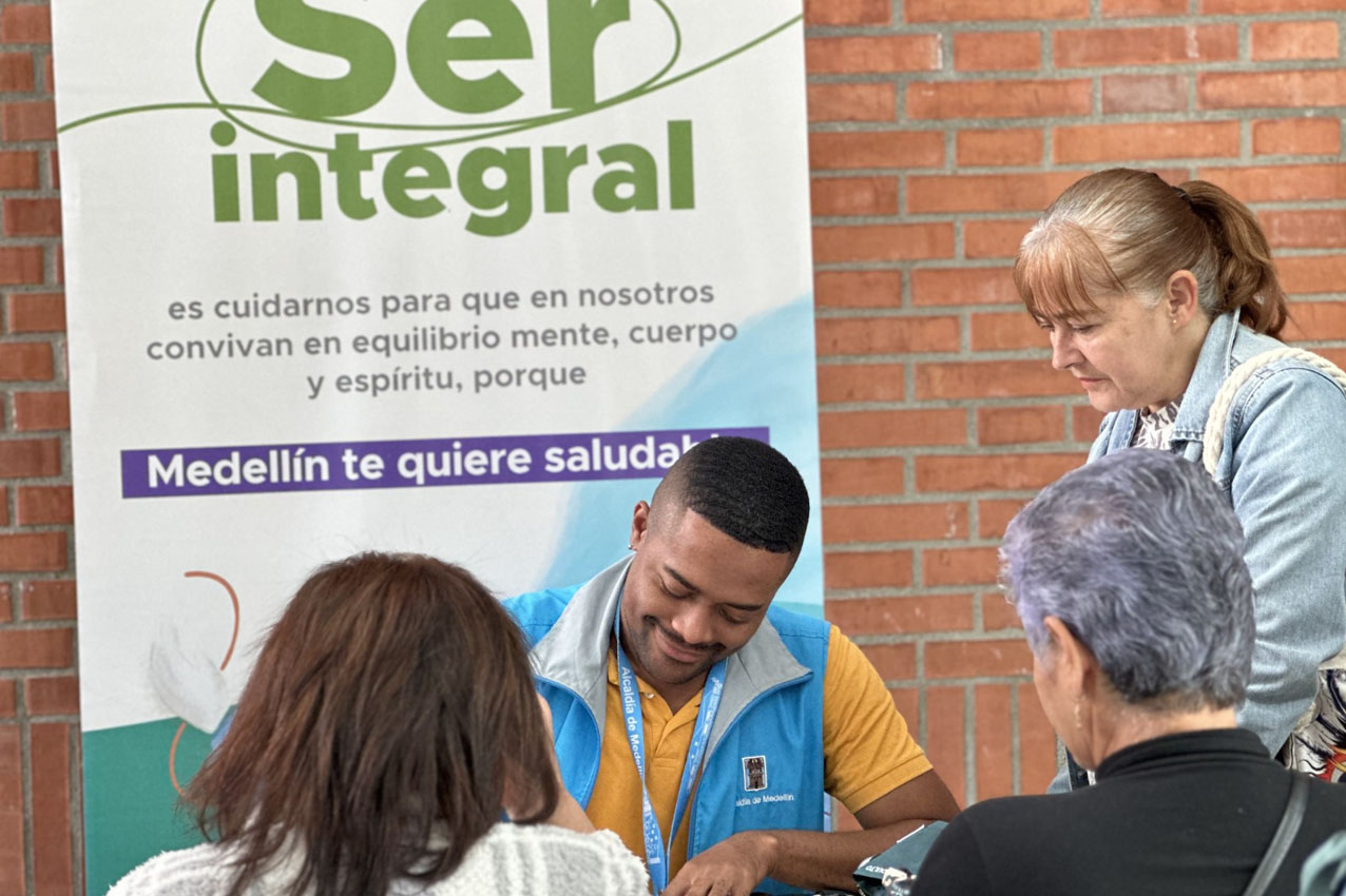 Imagen servidor con ciudadanos