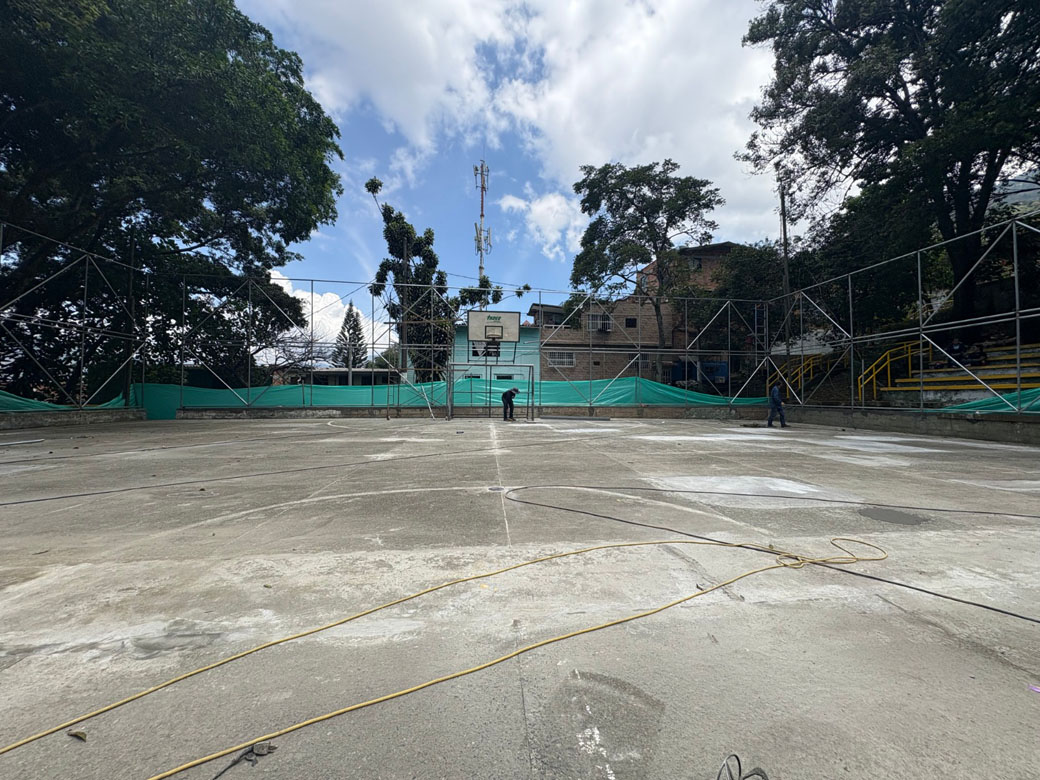 Así se veía la cancha polideportiva Santa Inés, en Manrique.