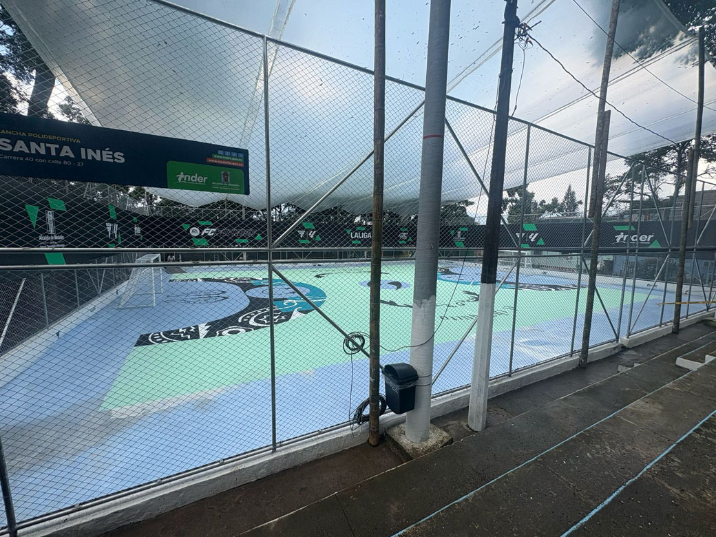 Así luce ahora la renovada cancha polideportiva Santa Inés, en Manrique