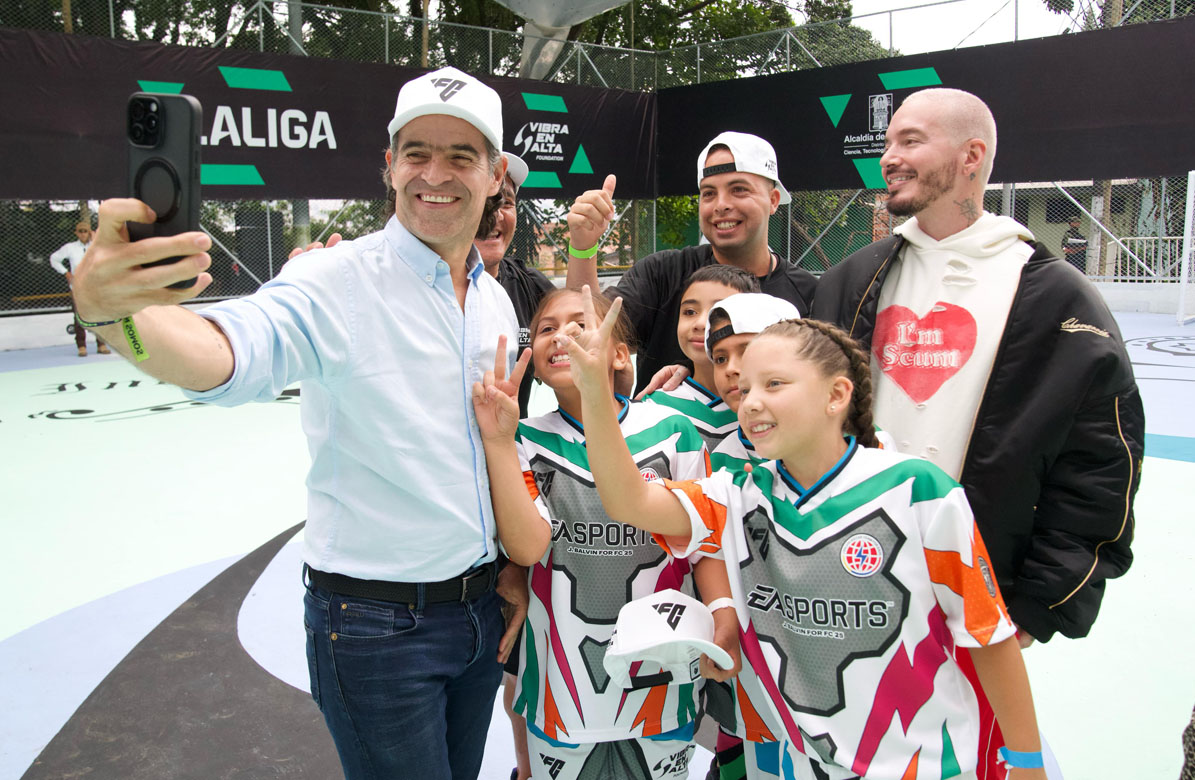 Con alianza público-privada, la Alcaldía de Medellín intervino la cancha polideportiva Santa Inés, en Manrique
