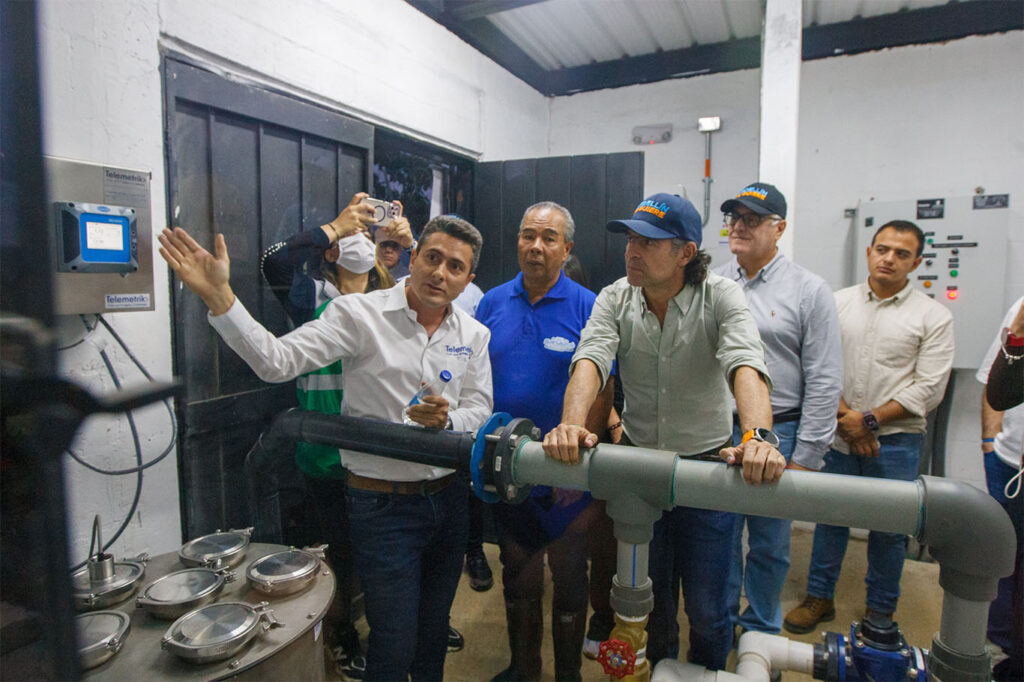 Imagen Alcalde de Medellín en acueducto San José_