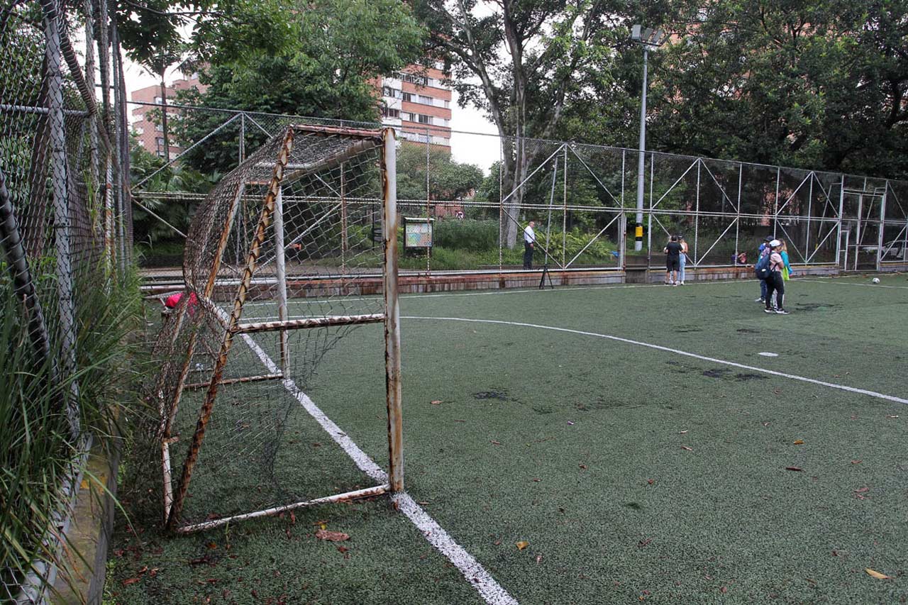 Así se veía la cancha de fútbol Colseguros