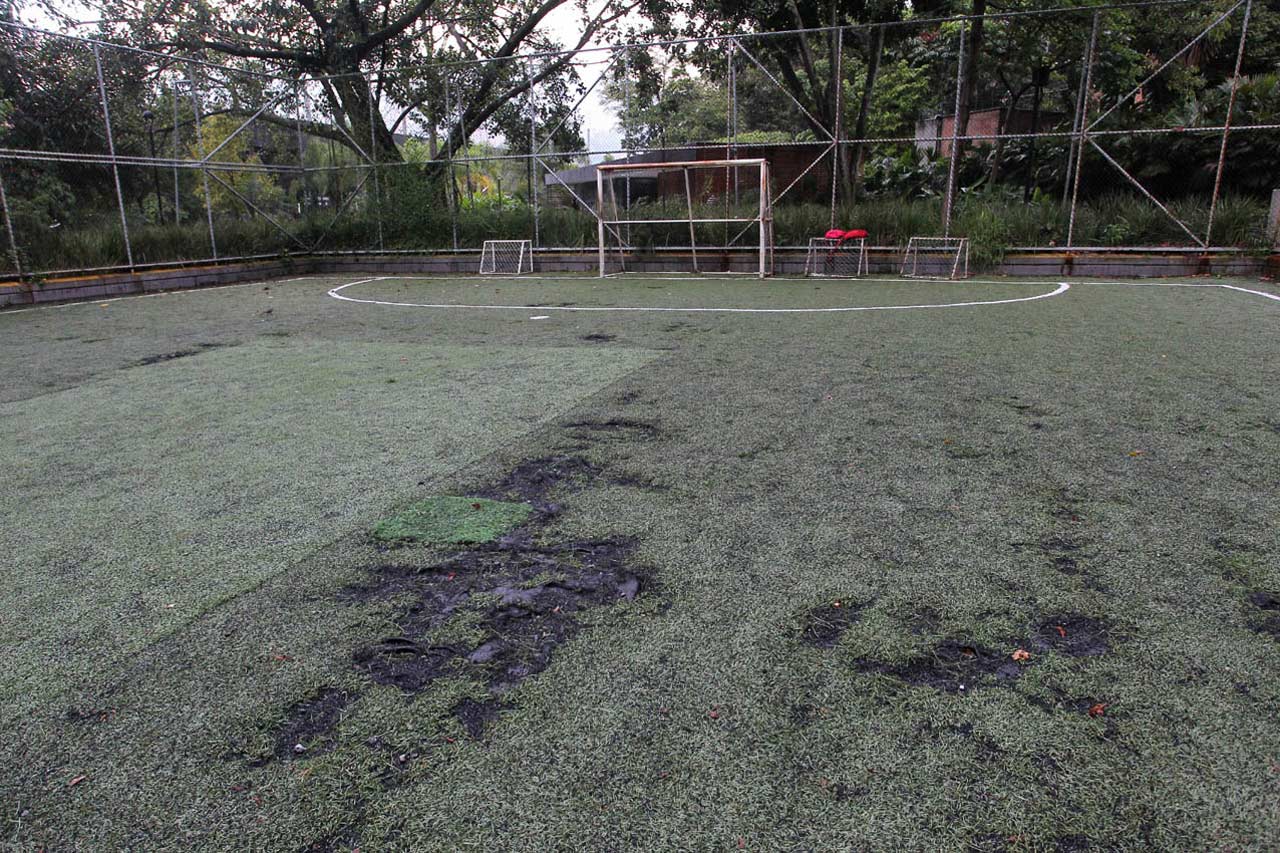 Así se veía la cancha de fútbol Colseguros