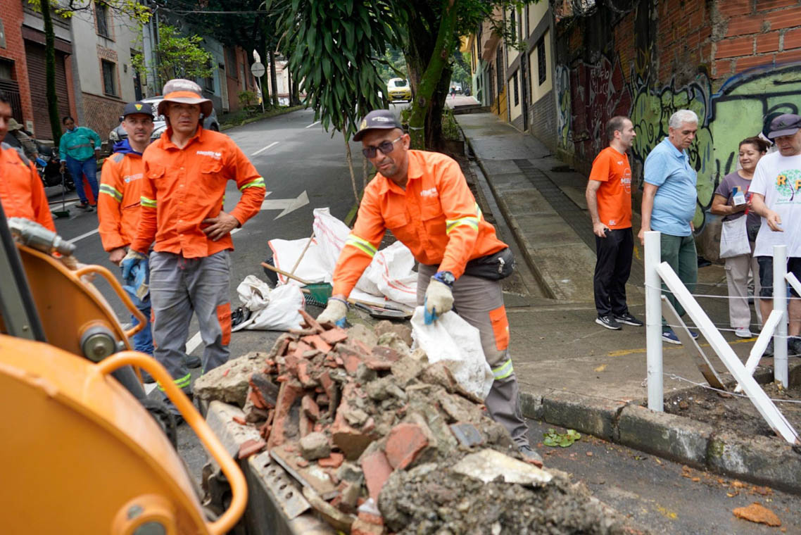 El Distrito ha realizado labores de limpieza en 95.000 metros cuadrados de espacio público en el Centro y El Poblado