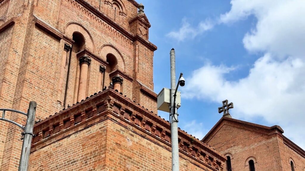 Imagen cámara de seguridad en parque bolivar
