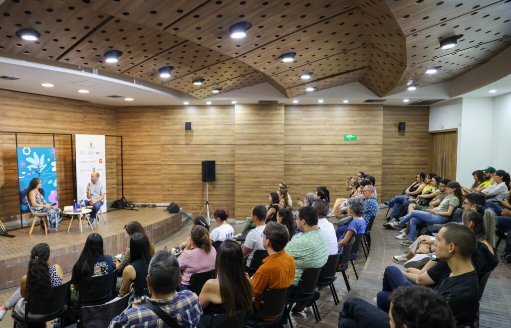 Imagen charla Fiesta del Libro 2025 2