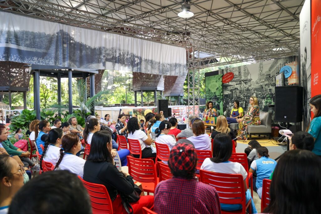 Imagen charla Fiesta del Libro 2025 3