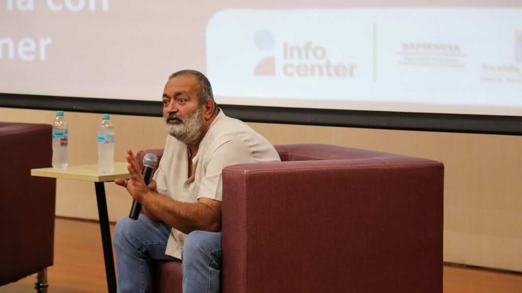 Imagen charla a estudiantes de inglés