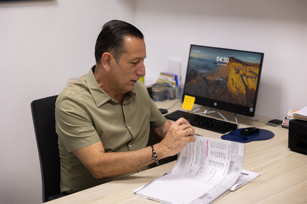 Imagen de José Miguel Vallejo Toro en su oficina 2