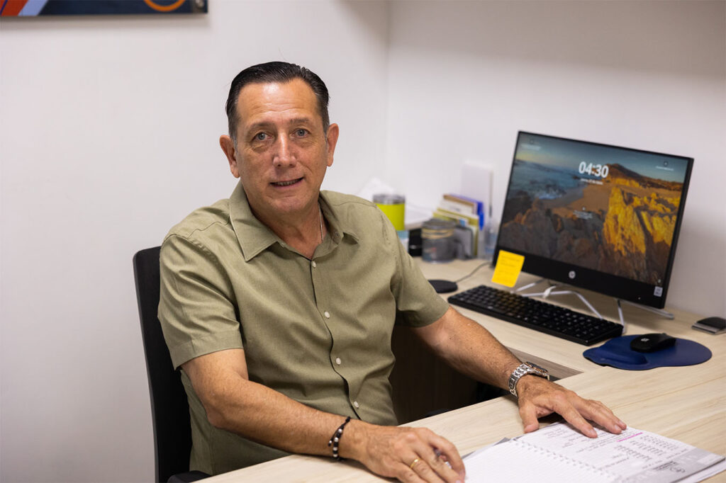 Imagen de José Miguel Vallejo Toro en su oficina 3