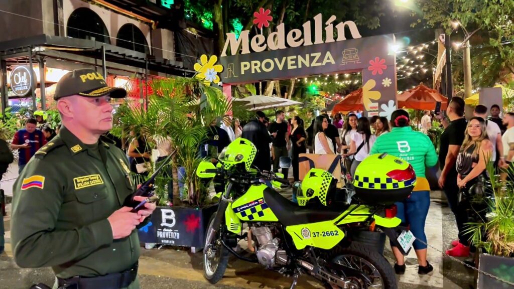 Imagen de policía en Provenza Medellín