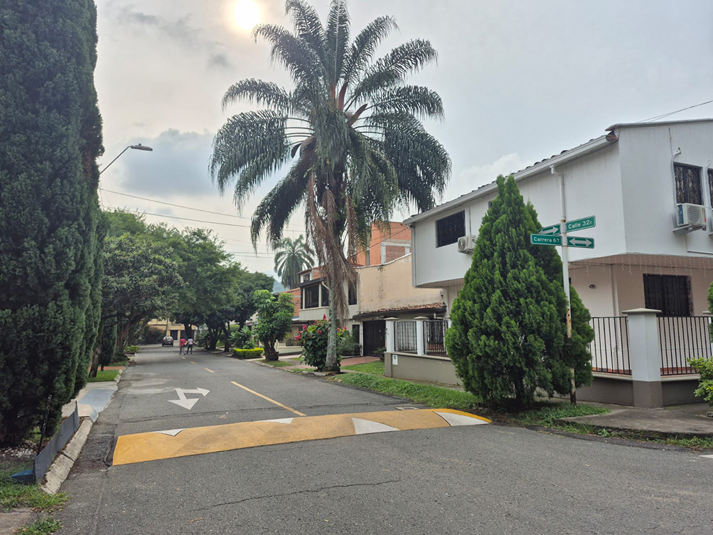 Imagen de vía con resalto