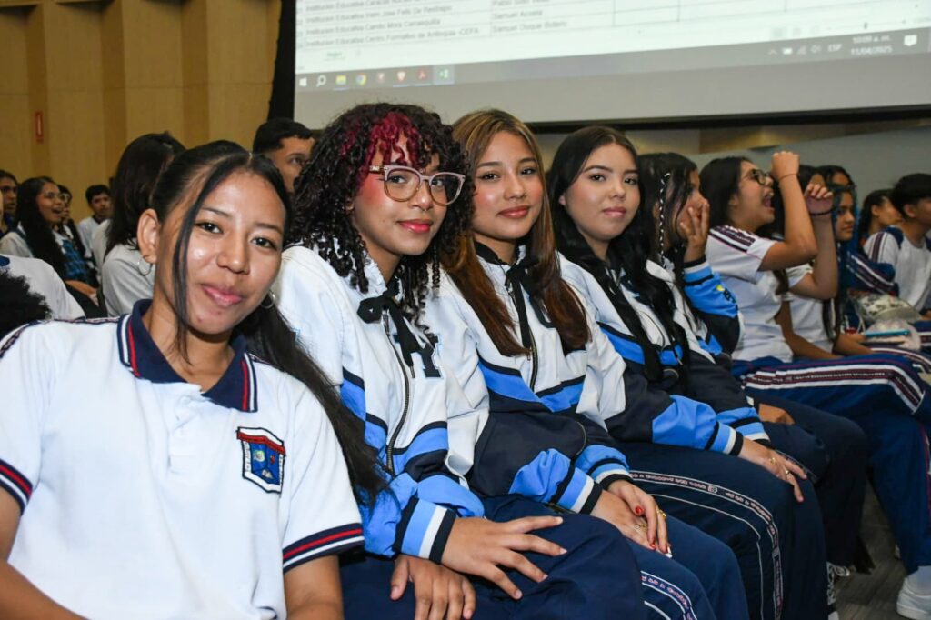 Imagen jóvenes líderes en formación ONU