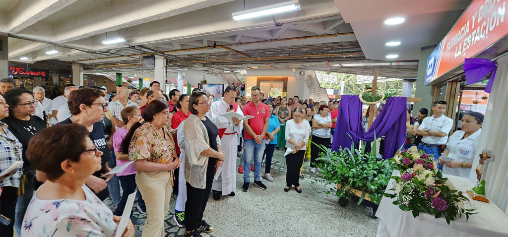 Imagen misa en la terminal del norte 2