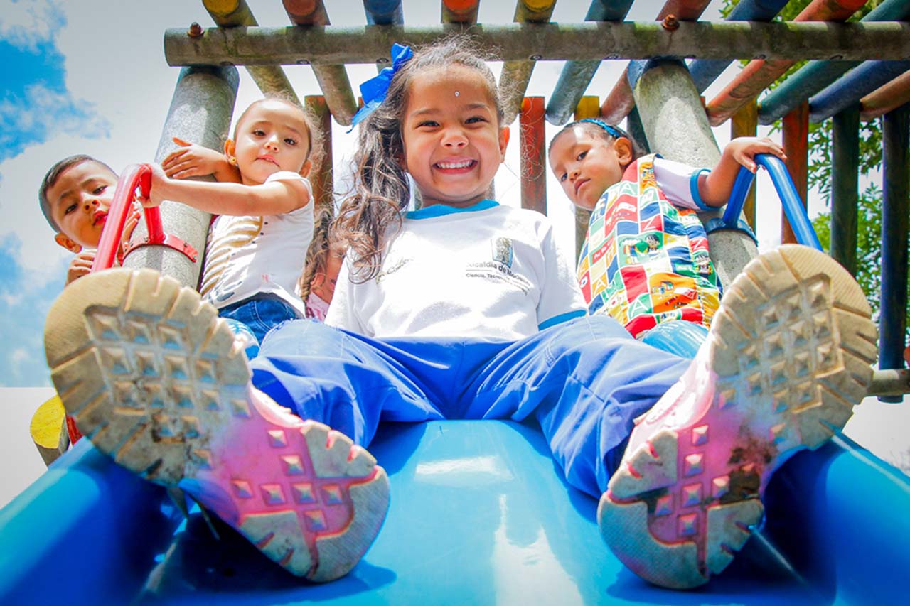 Imagen niña Buen Comeinzo sonriendo_