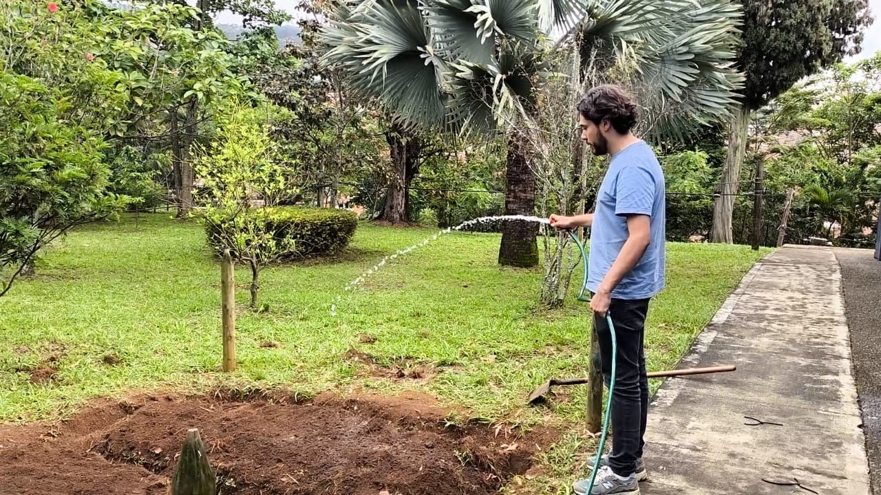 Imagen persona agricultura urbana