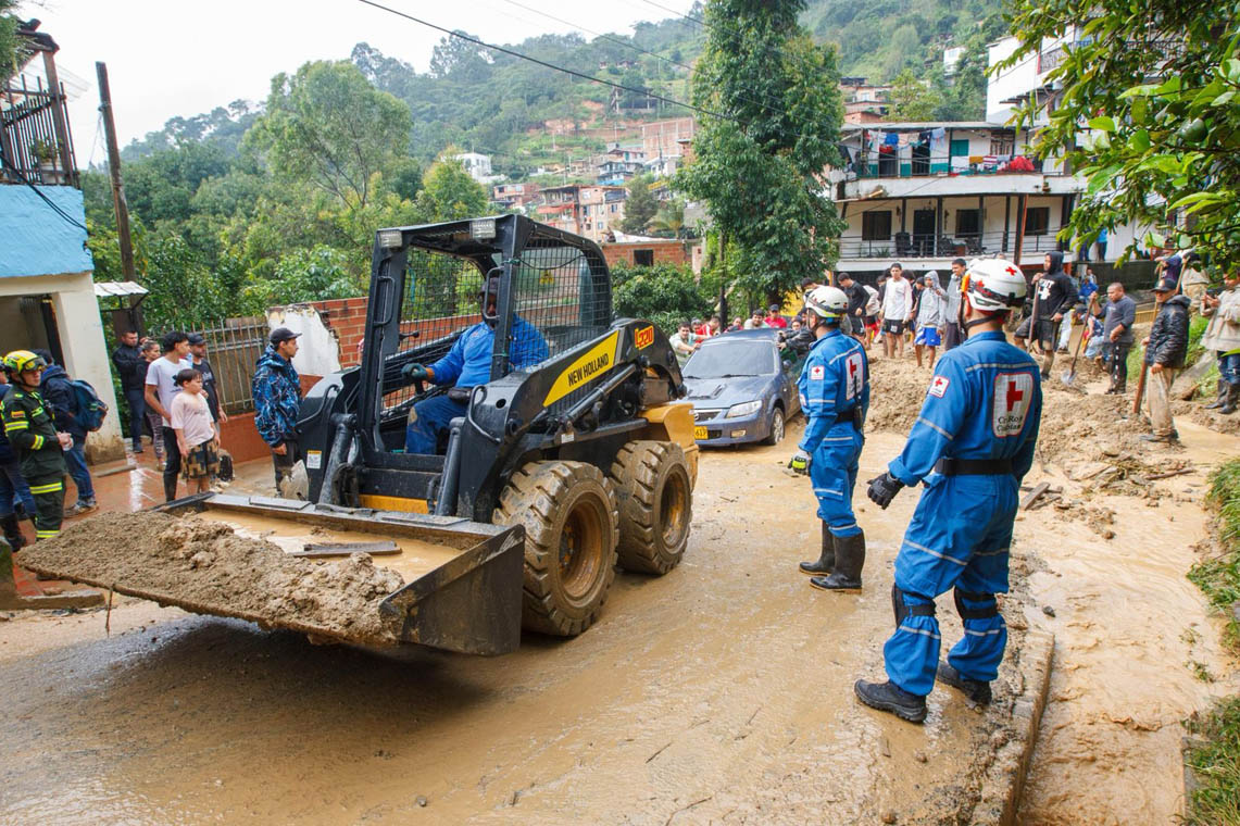 Imagen personal de la Cruz Roja interviene zona de damnificados por lluvias en Altavista