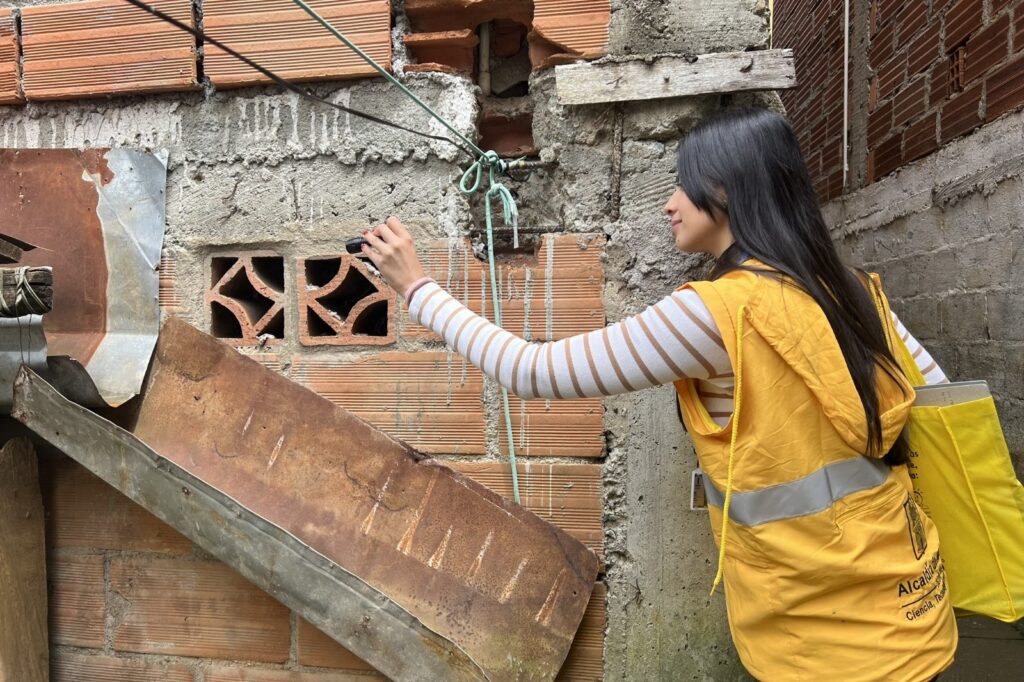 Imagen prevención en Medellín mosquitos 3