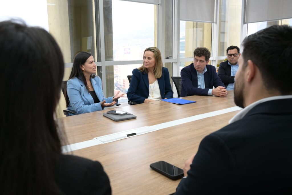 Imagen reunión Valencia Medellín